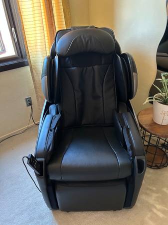 2015 OSIM uDivine S Massage Chair - $900 (san jose south)63471478993411122