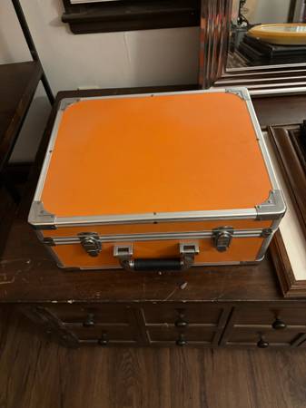 12in kickers/bluetooth record player (Slayton)64288053948417122