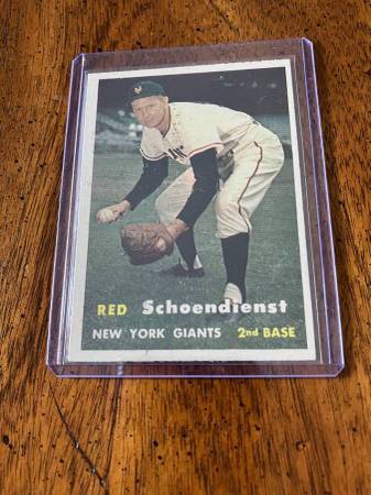 1957 Topps Red Schoendienst Baseball Card - UNGRADED 1