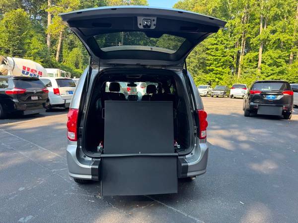 2019 *Dodge* *Grand* *Caravan* *GT* acceso trasero para silla de ruedas para discapacitados - $38,900 (Dodge Grand Caravan)63624935962755122