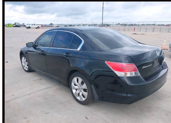 2009 Honda Accord EXL hermoso coche - $4,000 (SPICEWOOD)63439264731395121