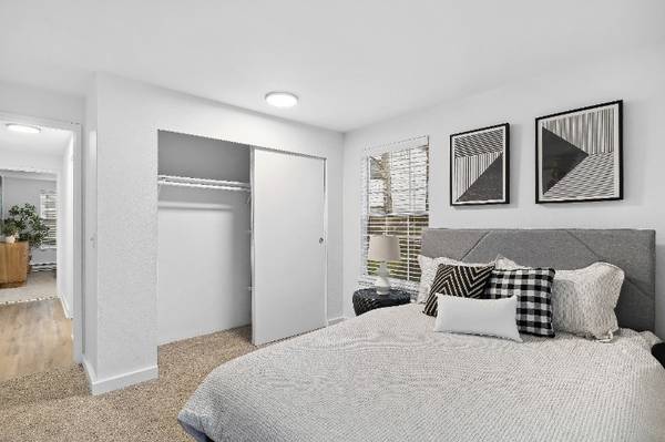 $2,050 / 2br - 870ft2 - Renovated Homes Available For Immediate Move In! One Month Free Rent (Kent, WA)63910063284739122