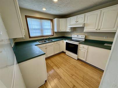 $875 / 2br - 2 Bedroom 1 Bath apt  $875 includes trash (Ritter Park)63989520752387122