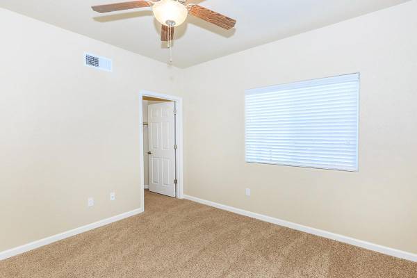 $1,740 / 1br - 759ft2 - BEAUTIFUL SPACIOUS 1BED 1BATH AVAILABLE! WASHE & DRYER IN UNIT! (FRESNO)63798509018499123