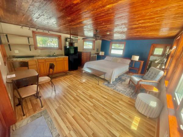 Furnished Studio Downtown Crystal River  available now 1