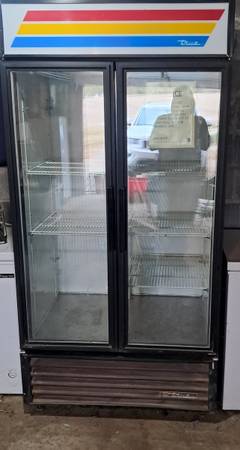 True glass fridge 1