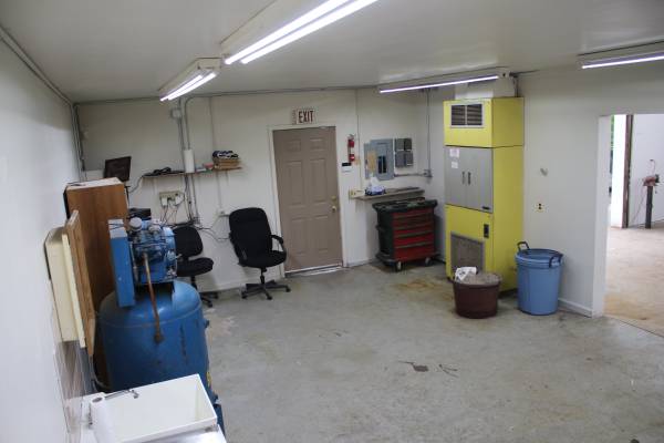 $1,750 / 1000ft2 - shop/office/parking (Warwick)64151600809987122