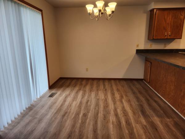 $1,450 / 2br - 219 Judson St #101 (Lynden)63935321656834123