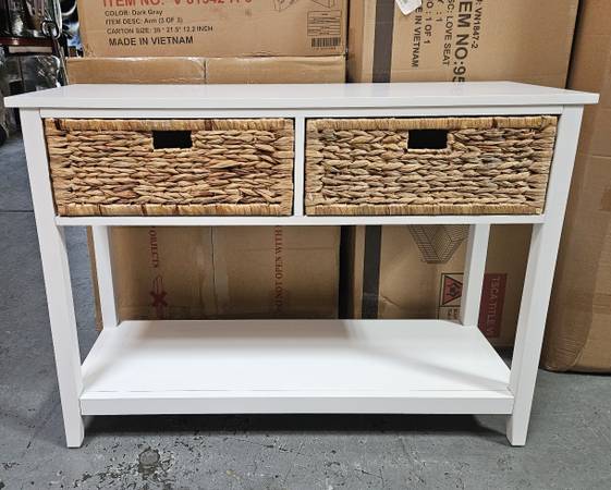 Charming white hallway table 1