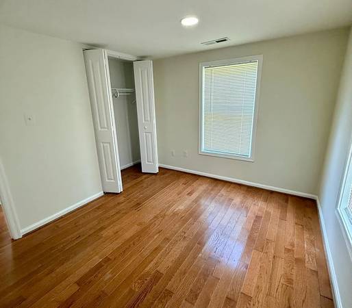 $1,000 / 3br - 1100ft2 - Newly painted home for glowing and shiny (Manassas, VA)64040197018498124
