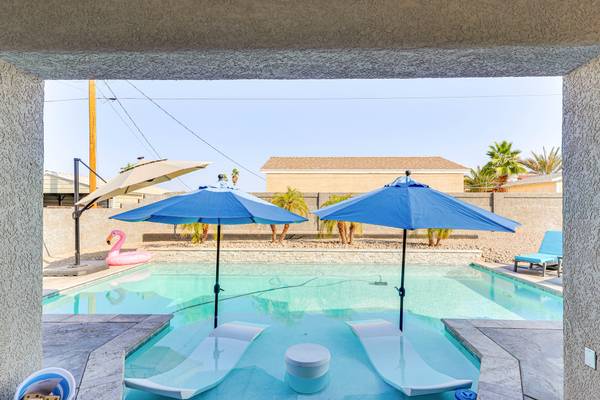 $170 / 4br - Modern Gem w/ Pool & Mtn Views in Lake Havasu City (Lake Havasu City)63813161960961120
