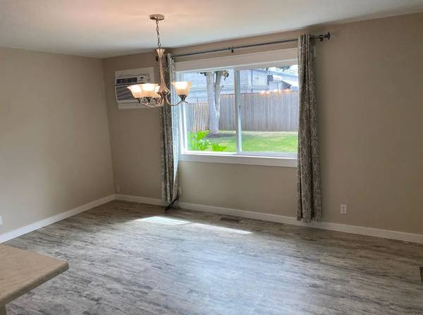 $1,180 / 3br - Comfy well maintained 3 bedroom, 1 bath home! (Springfield, OR)63373543977857124