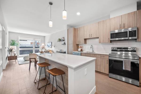 $1,700 / 1br - 775ft2 - Oct-Jan - Boston Sublet - East Somerville - Well Connected! (East Somerville)63869887339523122