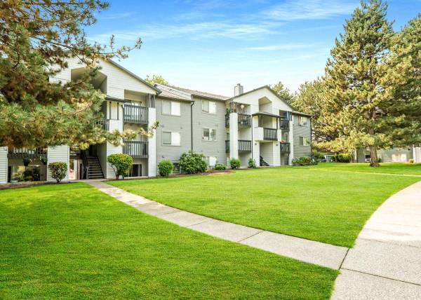 $1,611 / 2br - 828ft2 - ¡Calienta tu nuevo hogar con una chimenea de leña! (2700 w powell blvd)63831608756483122