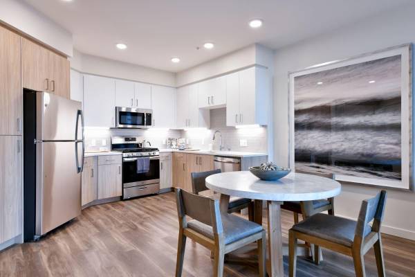 $2,587 / 1br - 735ft2 - 1 BR, 1 BA apartment in Oakland near Sprouts and Starbucks (oakland north / temescal)63850426508417122