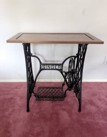 Singer Sewing Machine Treadle Base Console Table / Desk 1