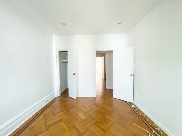 $6,500 / 4br - NO FEE! Massive 4-Bed 1.5 Bath Duplex with Backyard (Crown Heights)63816653616643124