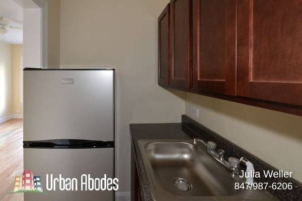 $1,525 / 400ft2 - $300 OFF FIRST MONTH'S RENT! Incredible Studio, 1 Bath in Gold Coast (Gold Coast)64041475663875123