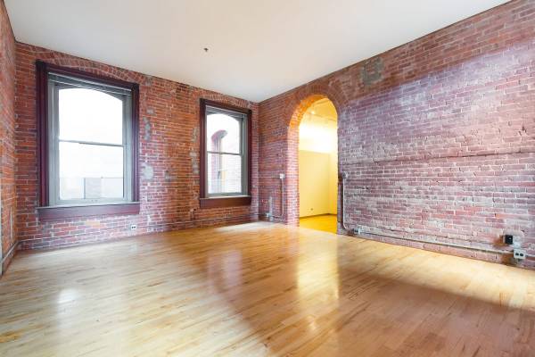 $3,395 / 1br - 1090ft2 - 1/hab 1/ba, Almacenamiento en el lugar, Ventanas de piso a techo (111 1st Avenue South, Seattle, WA)63850642294403121