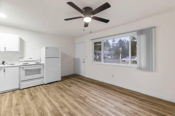 $1,295 / 1br - 1 Bedroom Close To Shopping, Bus Lines and Hiking Trails in Lacey63874306189571124