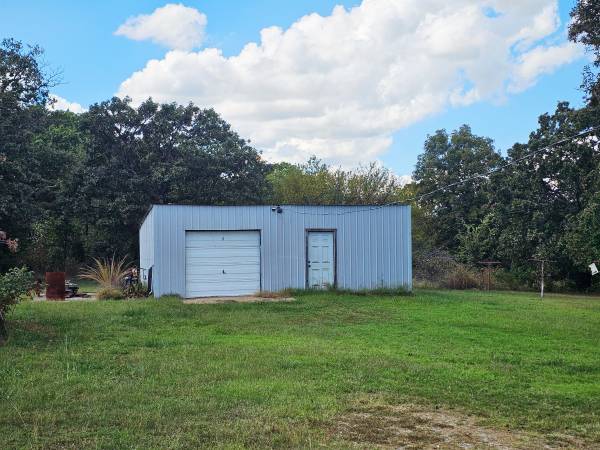 $299,900 / 3br - 1948ft2 - ****GREAT POTENTIAL ON BEAUTIFUL 20 ACRE PROPERTY**** (Locust Grove)64054254036226121