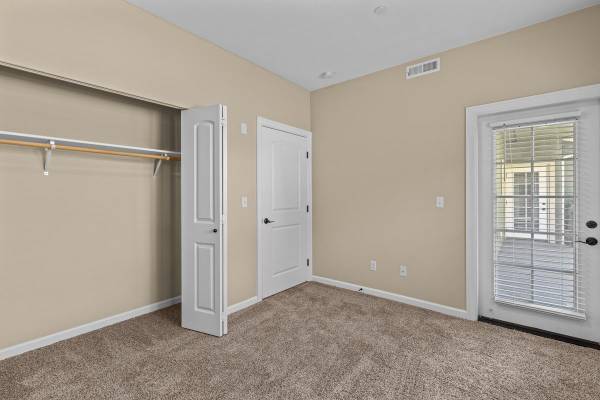 $2,220 / 2br - 1048ft2 - The Lifestyle You Deserve  Desire! Little Tuscany Delivers it!63874306215041121