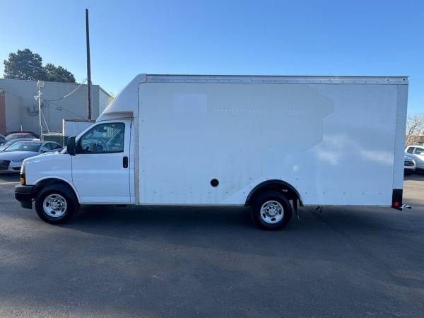 Furgón Chevy 4500 de servicio comercial Chevrolet Express 2022 sin cabina trasera 2D - $20,900 (King Auto)63619680593667122
