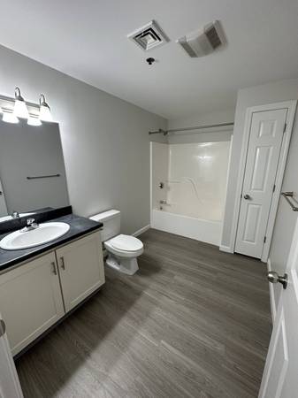 $2,325 / 2br - 1125ft2 - Cable Ready, Online Payments Available, Additional Storage (180 Woodbury St, Manchester, NH)63931790189827124