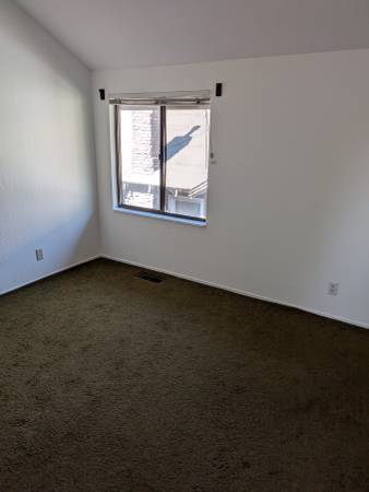 $1,400 / 1br - Cozy room for rent in Rockridge townhome (oakland rockridge / claremont)63946803796867120