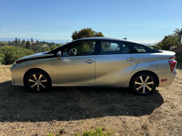 2017 Toyota Mirai – Celda de Combustible de Hidrógeno – 47,000 millas – Excelente estado - $7,700 (Upper Rockridge, Oakland)63469881118467121