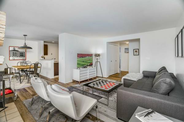 $2,340 / 2br - 1060ft2 - Ubicado en Tacoma, techos de nueve pies, 2 habitaciones63688607850499120