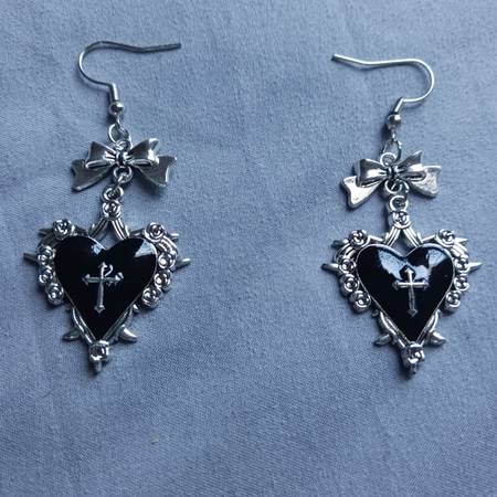 Gothic Heart Earrings 1