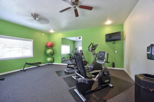 $1,499 / 3br - 850ft2 - 💎 Gema Escondida Cerca de Café y Comida – ¡Alquiler Gratis También! ¡Vamos allá! 🏃‍♀️ (2600 T St, Vancouver, WA)63831771937409120