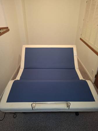 Tempurprdic adjustable bed frame Queen 1