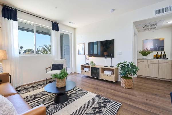 $2,989 / 1br - 802ft2 - On-call and On-site Maintenance, Easy Access to Freeways, Dishwasher63981243557506120