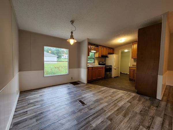 $1,600 / 3br - 3 Bed, 2 Bath with 2 car garage / workshop on a fenced 1/4 Acre (Orange Lake)63861744878467121