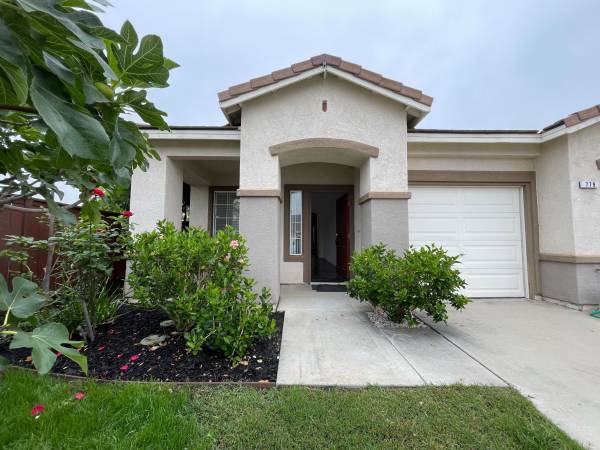 $4,500 / 3br - 2032ft2 - Spacious 3-Bedroom Home in Oceanside – Close to Schools, Parks & Shopp (Oceanside)63657310315907121
