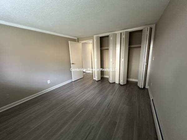 $2,900 / 2br - 750ft2 - GARDEN LEVEL RENOVATED 2 bed/1 BATH/ HARVARD SQ./REDLINE. NO FEE/ NOW (Harvard Square)63951148458755121