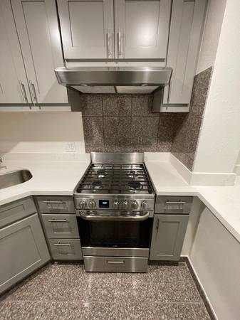 $2,750 / 2br - Bright 2br-1st Floor - Available Now! (SOMA / south beach)63851968842371122