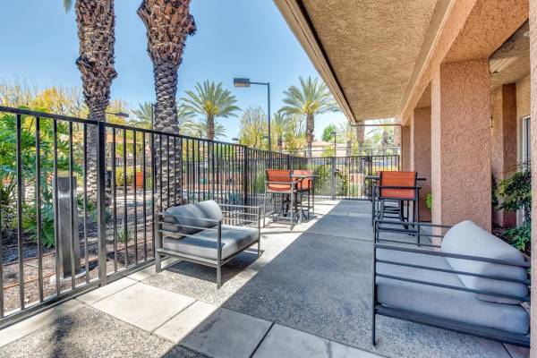 $3,516 / 3br - 1271ft2 - 3BD Townhome in Ontario- Easy Freeway Access & Nearby Entertainment64028084050691122