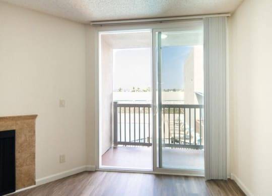 $2,685 / 700ft2 - On-Site Management, Covered Parking, Fireplace (3767 Clarington Ave, Los Angeles, CA)63812226343681121
