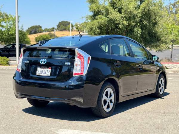 2012 Toyota Prius Híbrido TÍTULO LIMPIO Ahorrador de Gasolina BAJAS MILLAS Cámara de Reversa - $8,900 (Hayward)63654698839553124