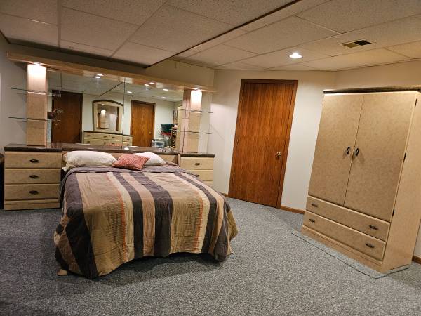 Stunning Complete Bedroom Set  Queen Size 1