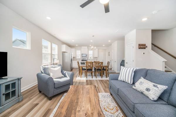 $3250.00 / 3br - 1747ft2 - New 3br/2.5ba townhome~Access to community pool!64015947714947123