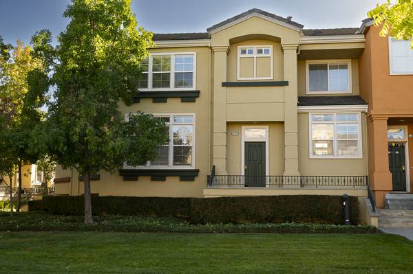 $4,500 / 3br - 1965ft2 - Spacious Town home (1965+ Sq. Ft.). Walking distance to BART (fremont / union city / newark)64030485382787121