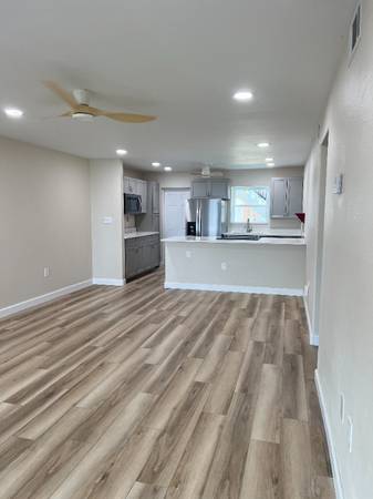 $1650.00 / 2br - 1063ft2 - Suite Profesional Mejorada 190 E Olmstead A663823721782275123