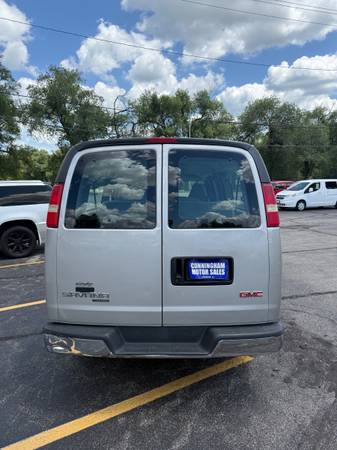 2005 GMC Savanna 3500 - FURGÓN DE 3 FILAS - UN SOLO DUEÑO - $11,990 (Urbana, IL)63625039767683123