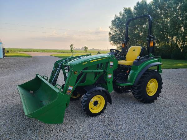 John deere 2038R 1