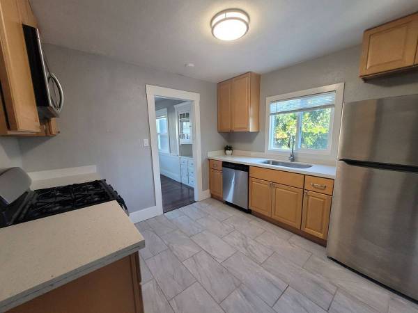 $1,040 / 1br - Fully Renovated Upper Unit for rent in Chula Vista. (542 Sea Vale Ct #I, Chula Vista, CA 91910)64037219472641120