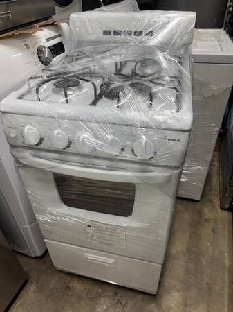 Amana white gas stove 24”width 1
